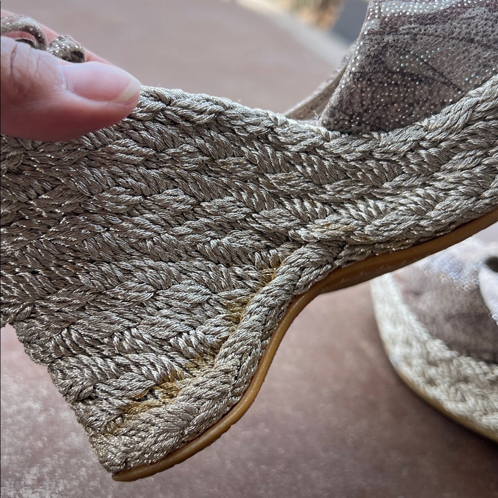 STUART WEITZMAN Jute Silver Snake Print Wrap Around Tie Wedges - Picture 8 of 10